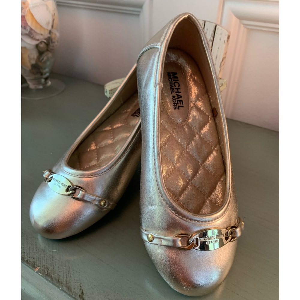 Michael Kors - GIRLS gold ballet slipper. Very good used  size 11